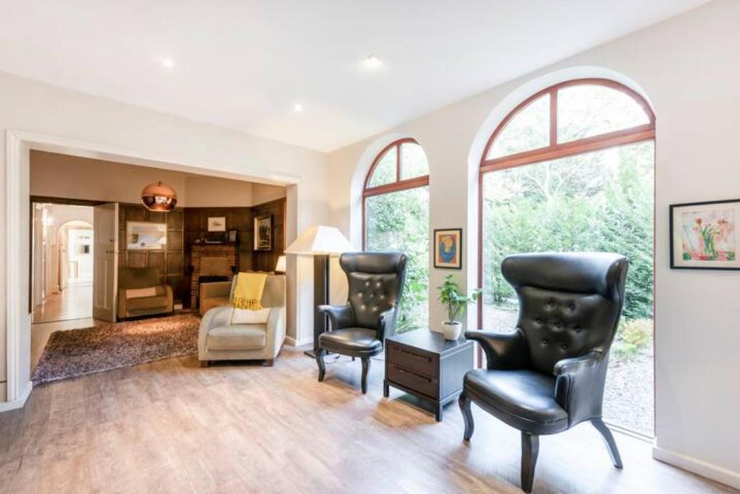 Coach House Woking Exterior foto