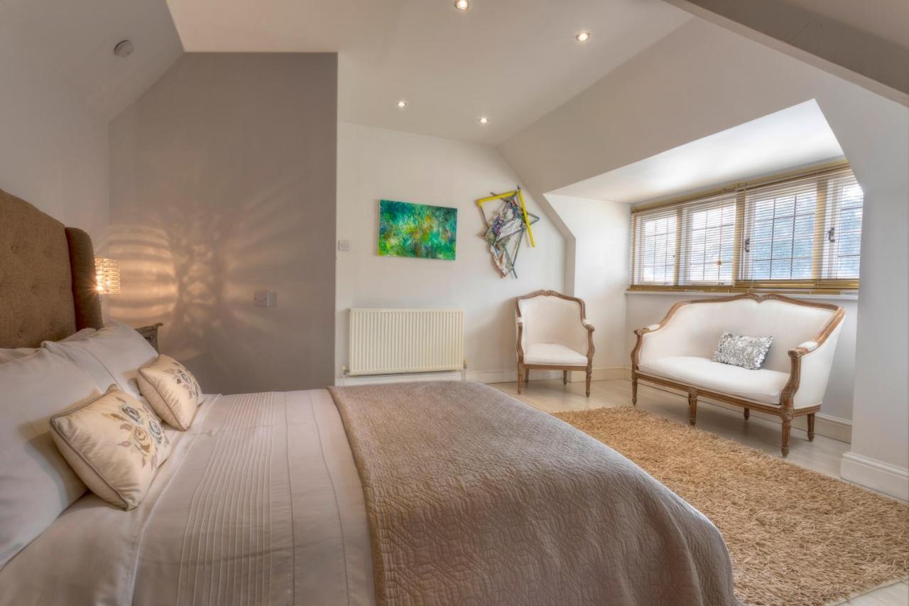 Coach House Woking Exterior foto