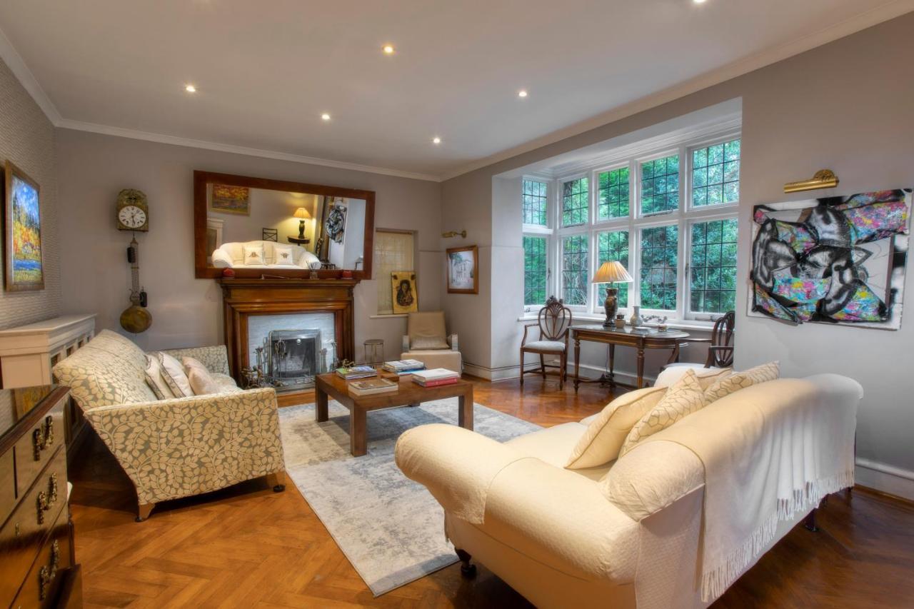 Coach House Woking Exterior foto